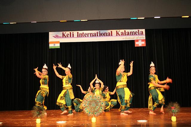 group dance keli kalamela.JPG